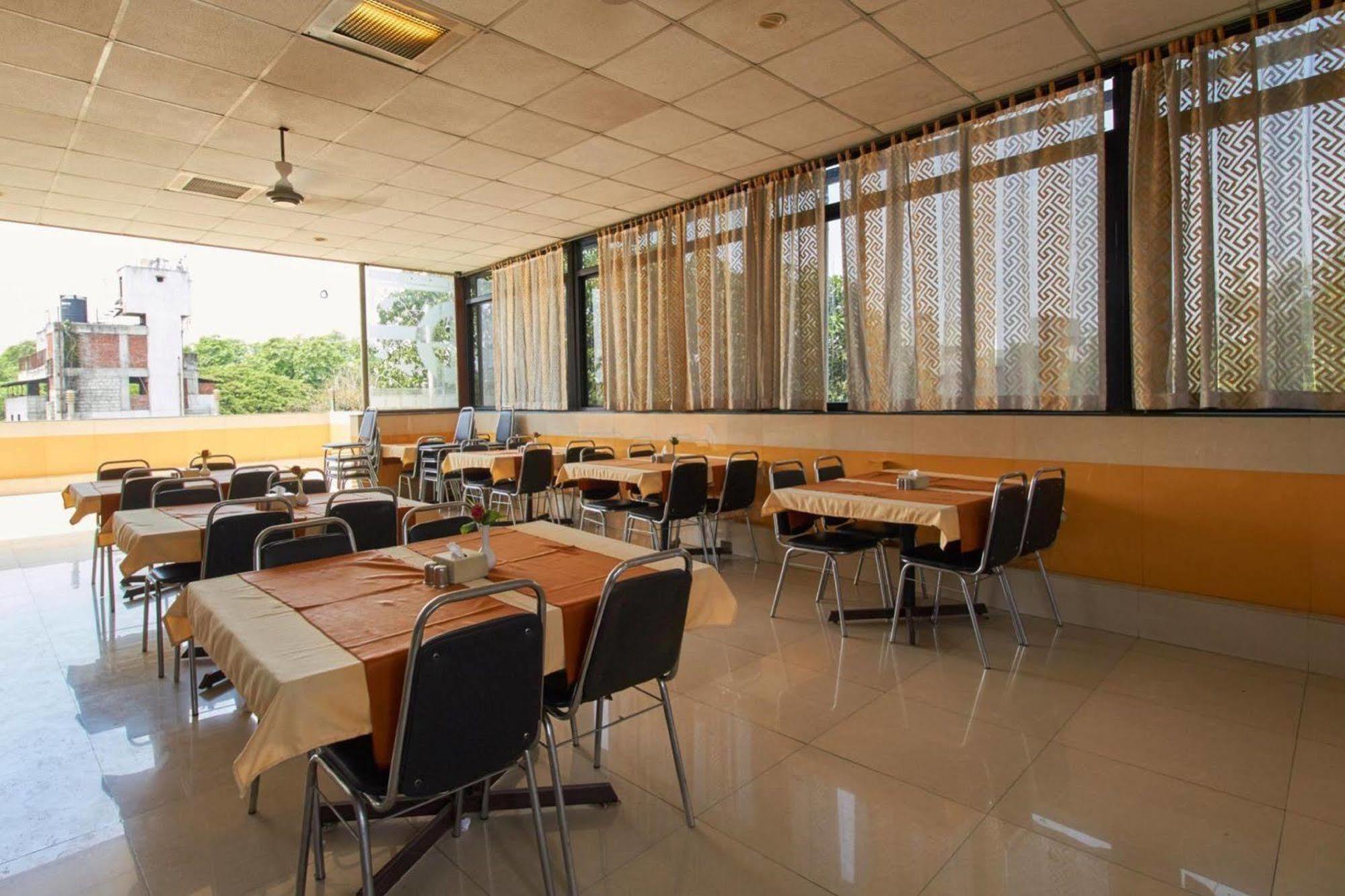 Hotel Swan Inn Pune Esterno foto